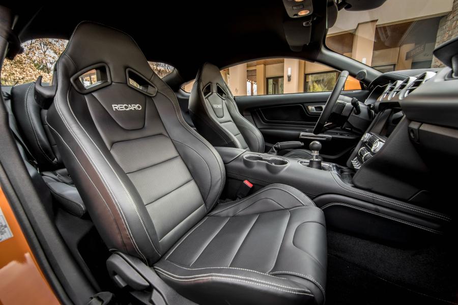 Интерьер Ford Mustang GT Fastback 2017 года  (EU) (фото 41 из 42)